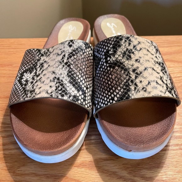 Seven woman's python print Slide/sandals - Picture 2 of 5